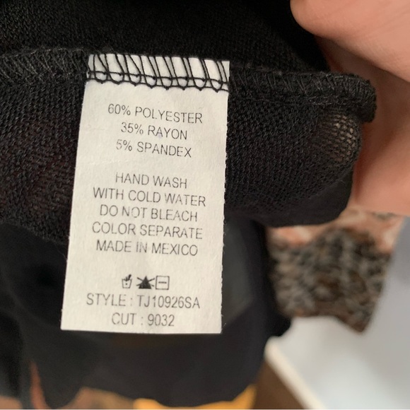 Ces femme colorblock animal print long sleeve top, lightweight fleece-y fabric - Picture 14 of 16